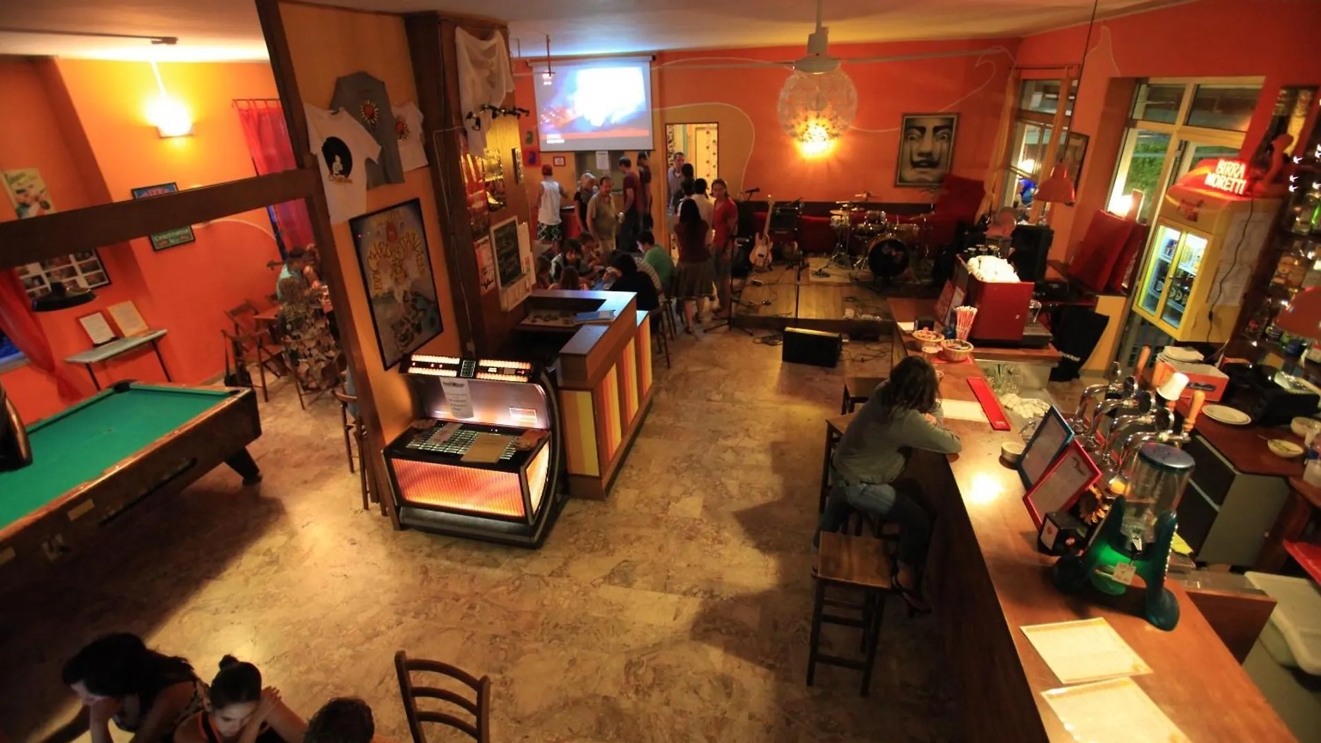 Sunflower Beach Backpacker Hostel & Bar Rimini