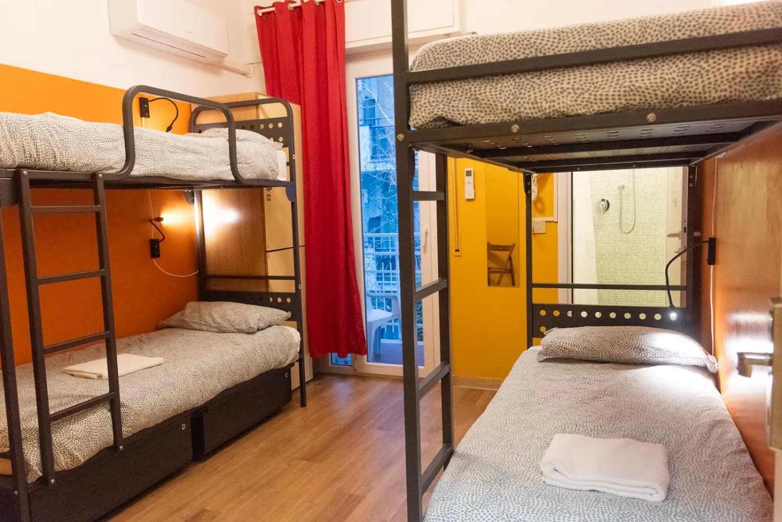 Sunflower Beach Backpacker Hostel & Bar Rimini