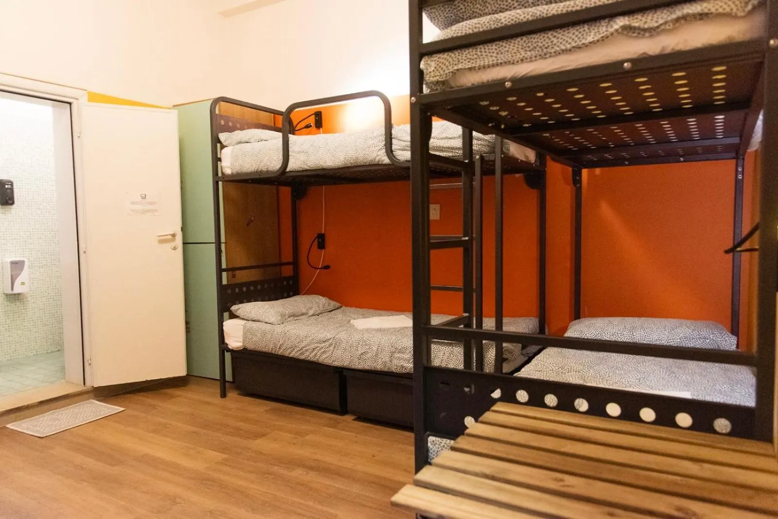 Sunflower Beach Backpacker Hostel & Bar Rimini