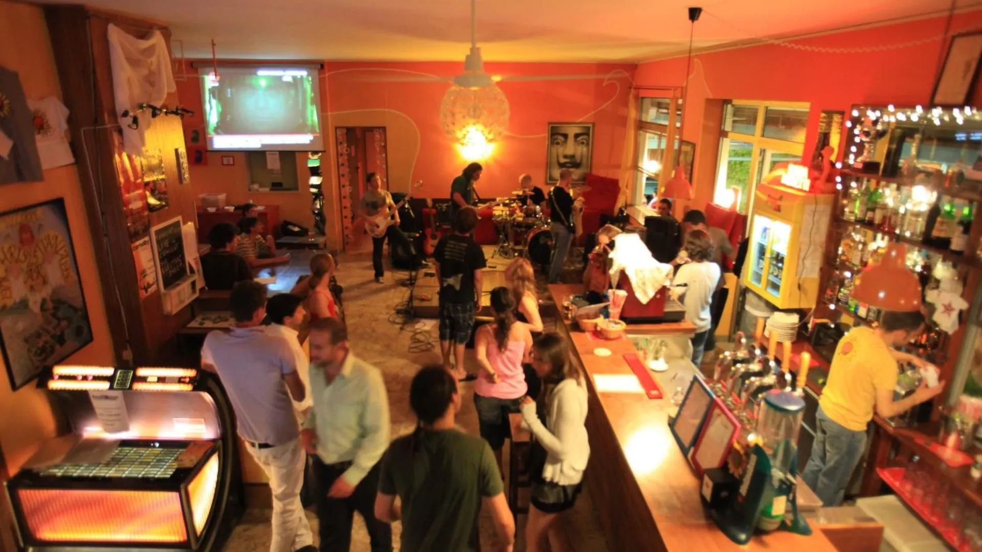 Sunflower Beach Backpacker Hostel & Bar Rimini