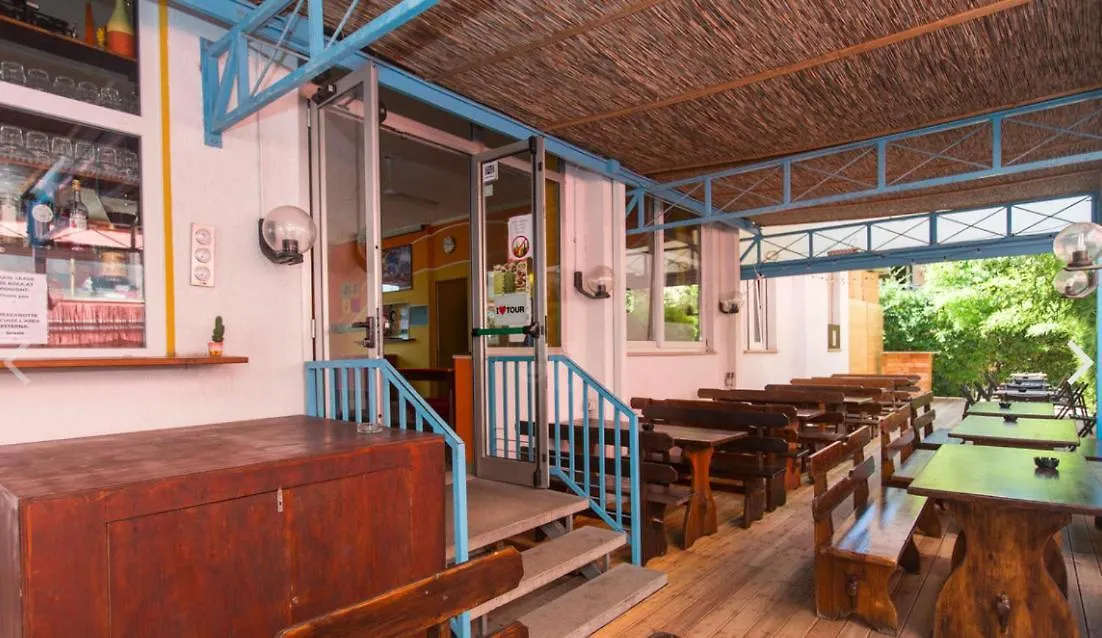 Sunflower Beach Backpacker Hostel & Bar Rimini Italia